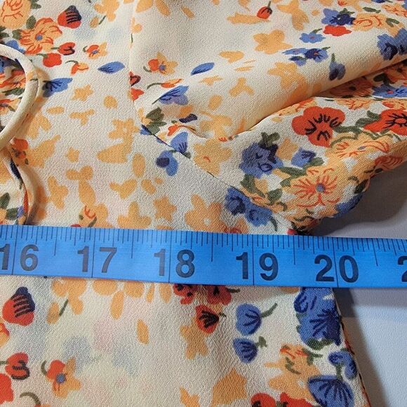 Hippie Laundry Top Women’s Size M Tie Neck Floral Boho Festival Flowy - Picture 8 of 9